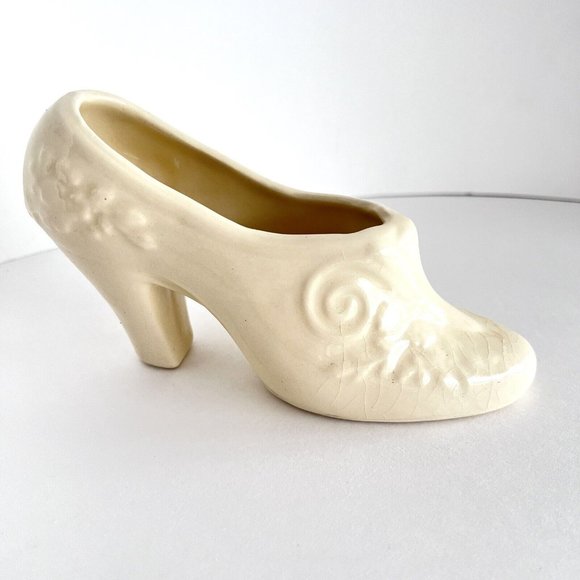 Vintage Shawnee U.S.A. Pottery cream Ladies Shoe Planter, 1950's - Picture 3 of 5